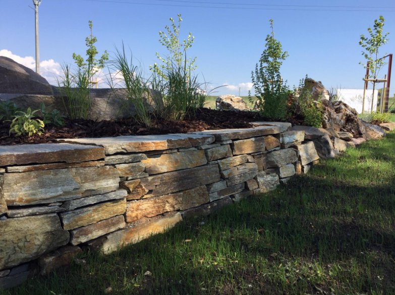 Jak pečovat o přírodní kámen v zimě: praktické rady pro dlouhou životnost